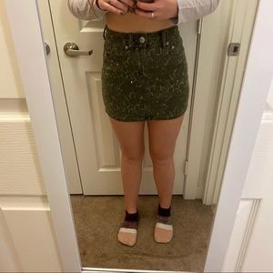 American Eagle green printed skirt
